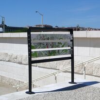 Barrière urbaine | Barrière Graph en acier avec décor personnalisable