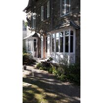 Fenêtre en bois adaptée aux maisons de caractère et batiments historiques 